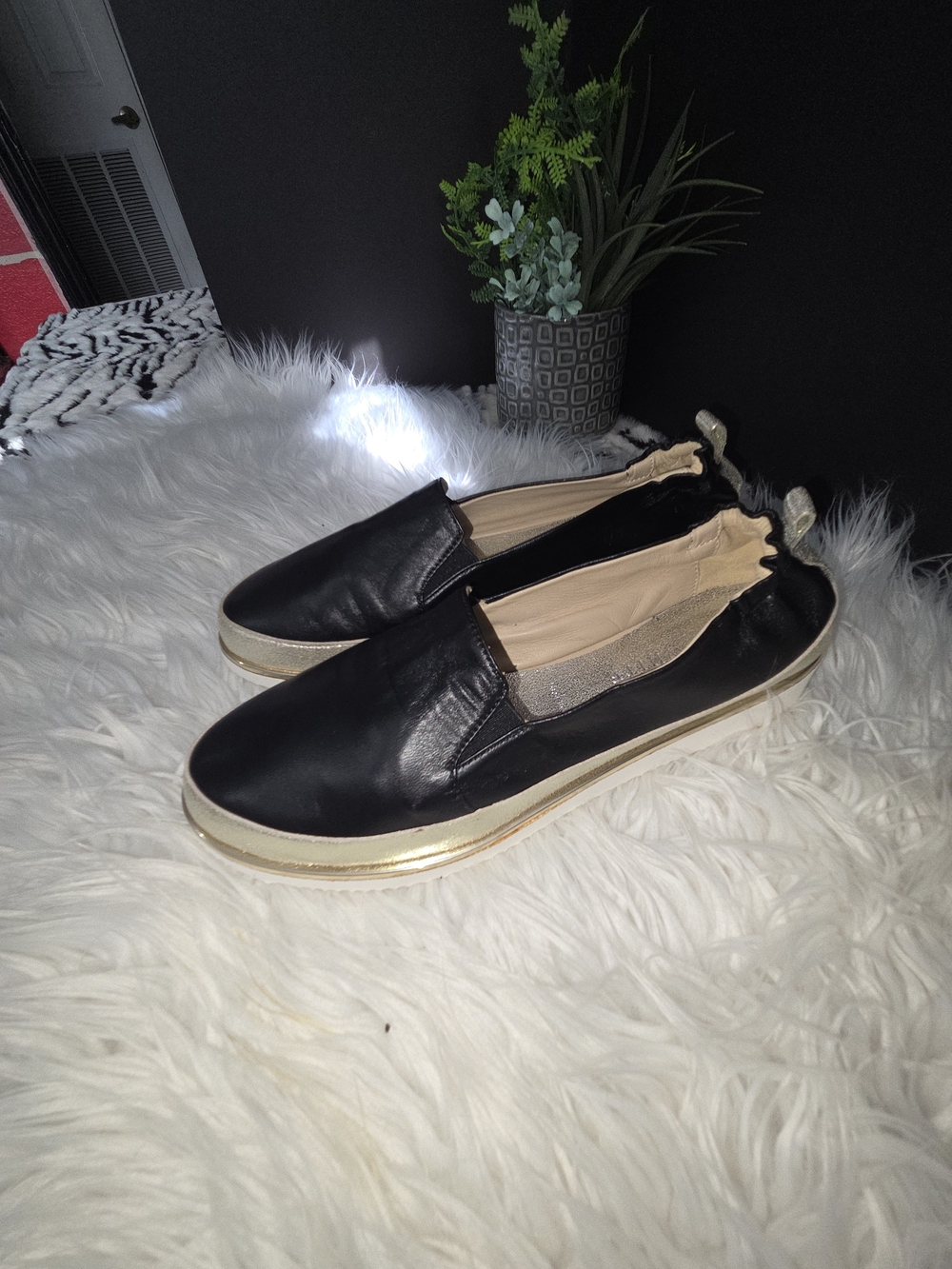 NWOT Women Leather Black Slip-On Loafers Gold Platform Trim. Size 8 made Italy